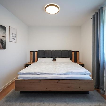 Ferienwohnung "Wie Dahoam" Chieming Bagian luar foto