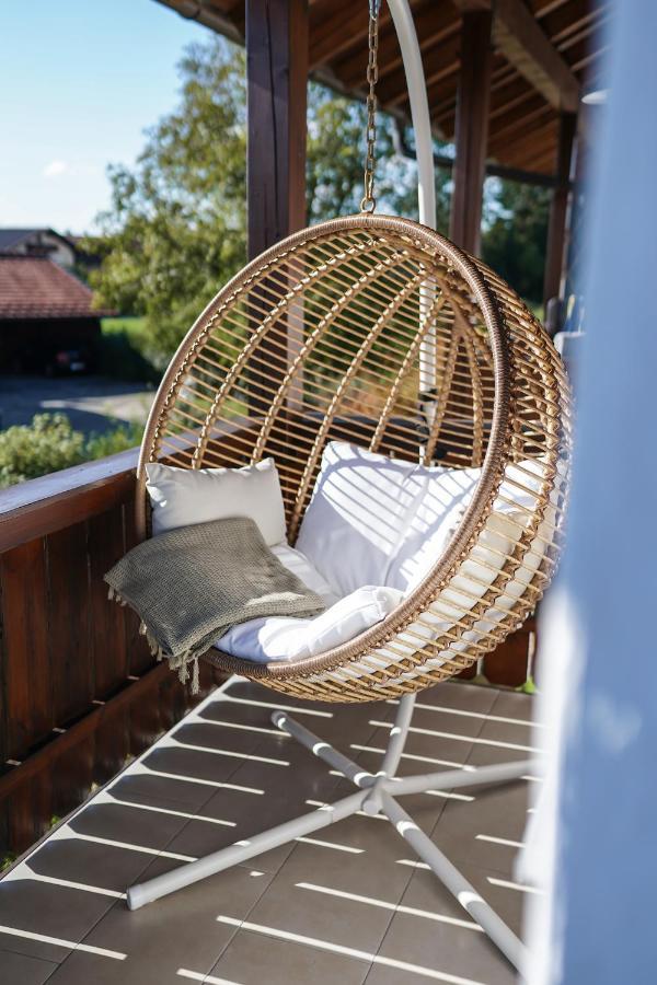 Ferienwohnung "Wie Dahoam" Chieming Bagian luar foto