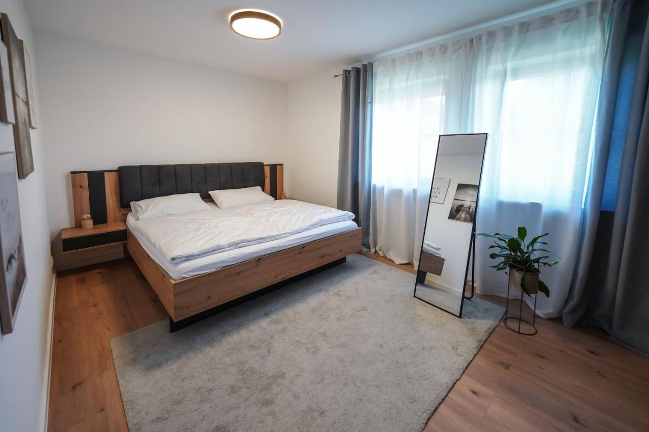 Ferienwohnung "Wie Dahoam" Chieming Bagian luar foto